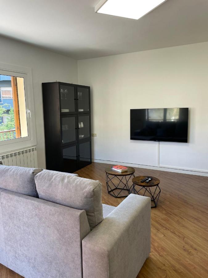 Apartamento Centrico En Berga - Alberga Bagian luar foto