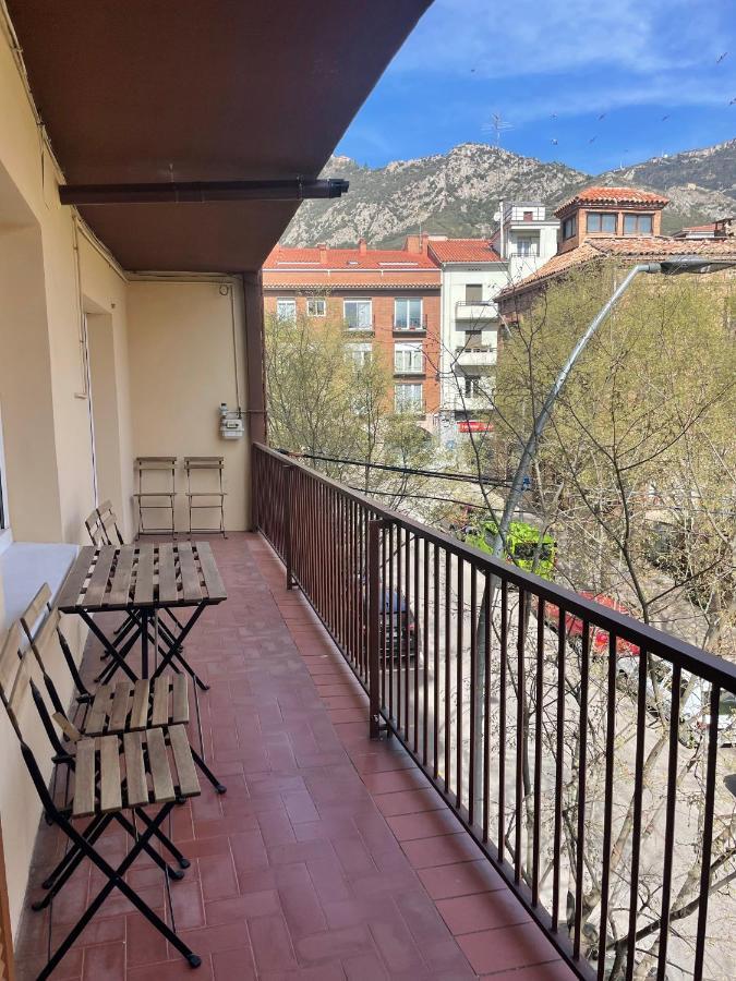 Apartamento Centrico En Berga - Alberga Bagian luar foto