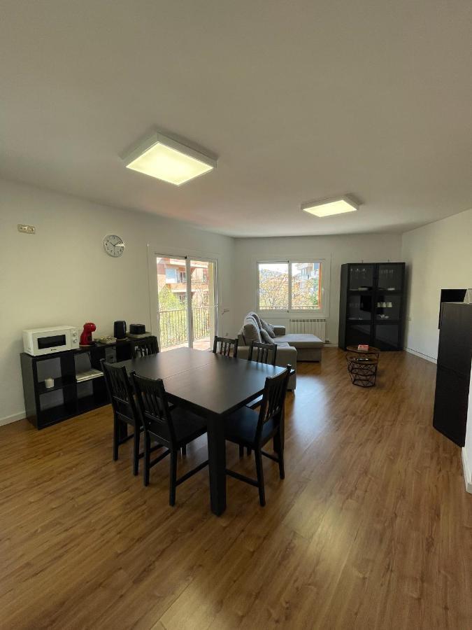 Apartamento Centrico En Berga - Alberga Bagian luar foto