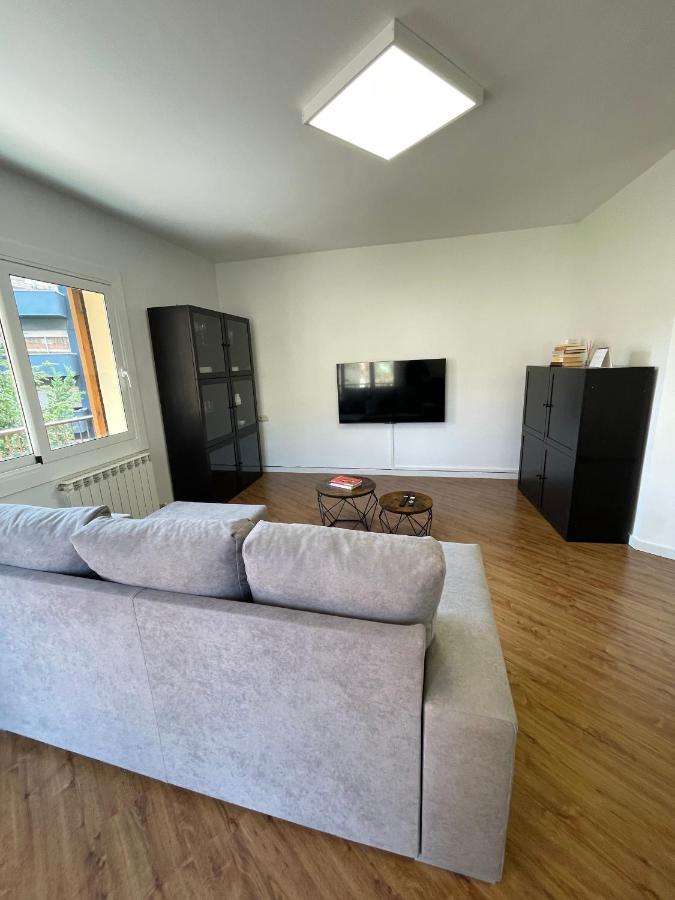 Apartamento Centrico En Berga - Alberga Bagian luar foto